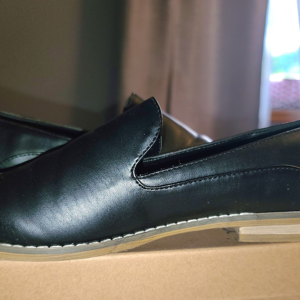 Indigo Rd Women's Hestley Black Faux Leather Loafers